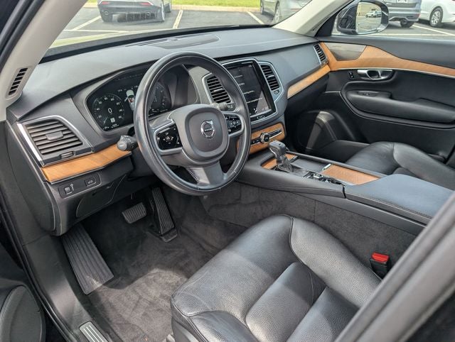 2021 Volvo XC90 T6 Momentum