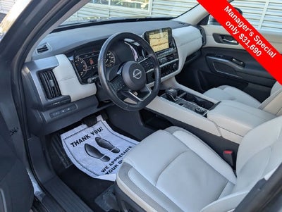 2024 Nissan Pathfinder SL