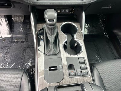 2025 Toyota Highlander Hybrid Platinum