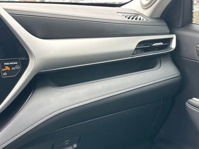 2025 Toyota Highlander Hybrid Platinum