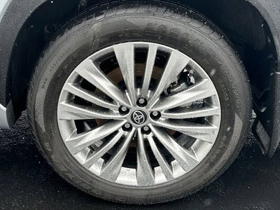 2025 Toyota Highlander Hybrid Platinum