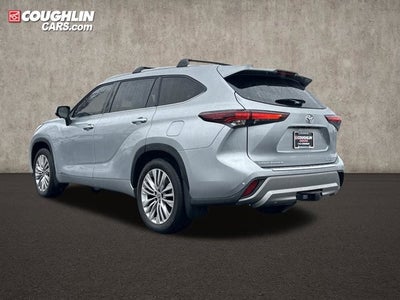 2025 Toyota Highlander Hybrid Platinum