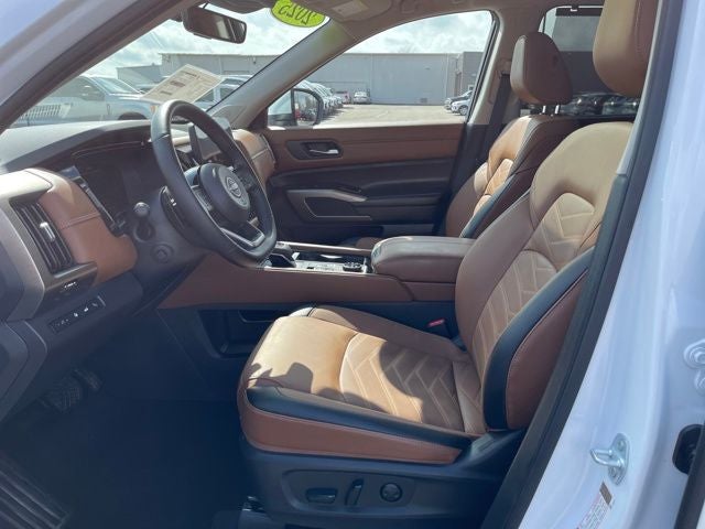 2025 Nissan Pathfinder Platinum