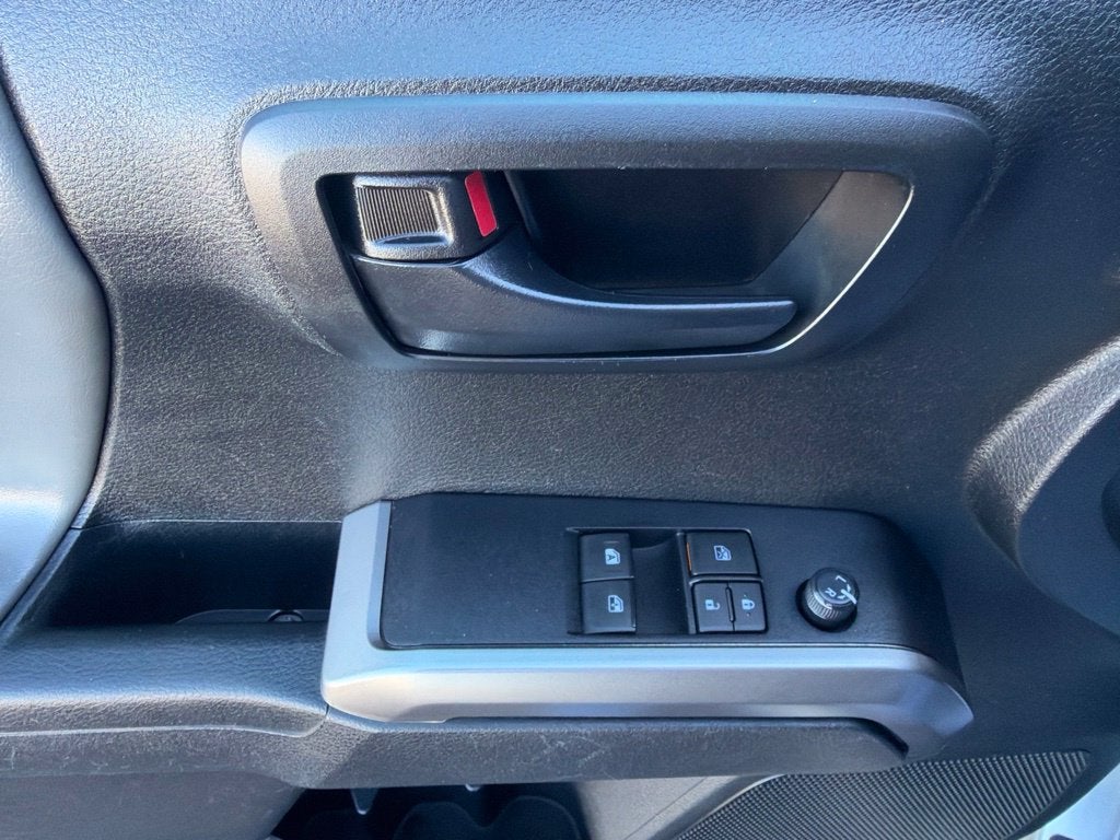 2022 Toyota Tacoma SR5 V6