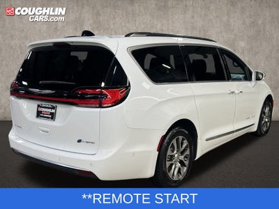 2024 Chrysler Pacifica Hybrid Pinnacle