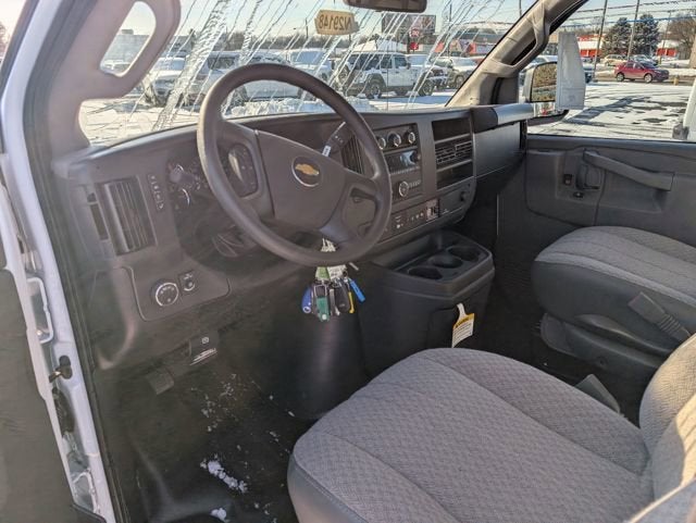 2025 Chevrolet Express Cargo WT