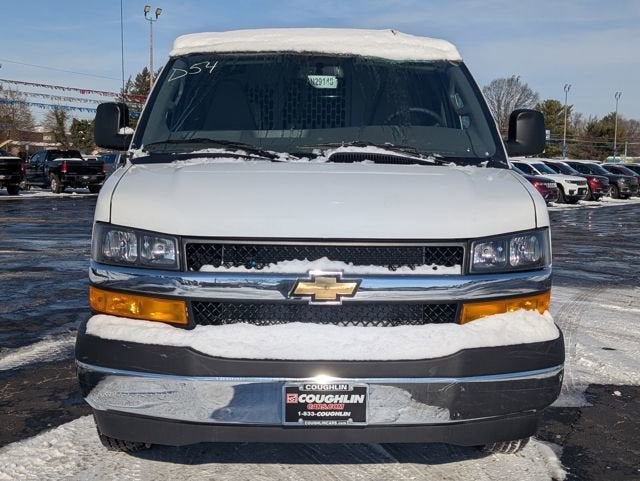 2025 Chevrolet Express Cargo WT