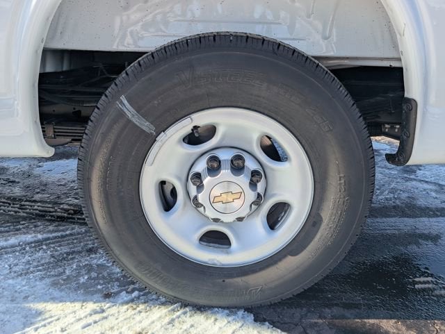 2025 Chevrolet Express Cargo WT