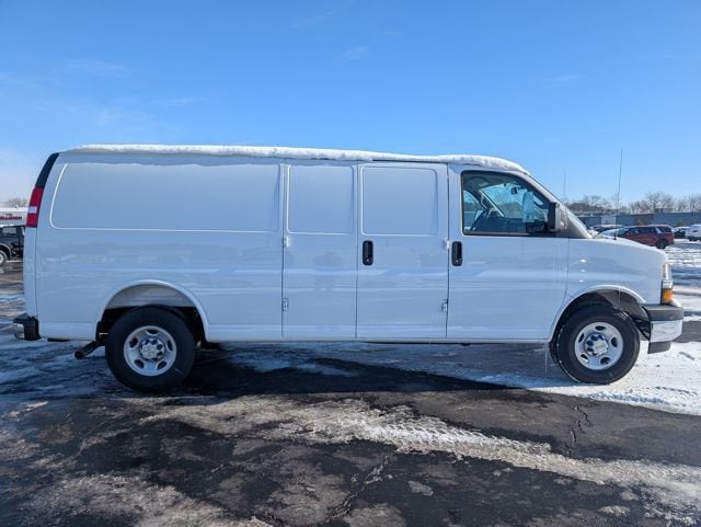 2025 Chevrolet Express Cargo WT