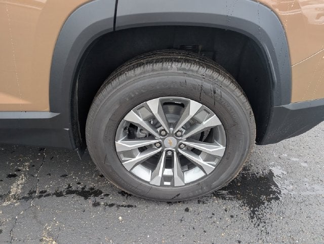 2027 Chevrolet Equinox LT - Photo 22
