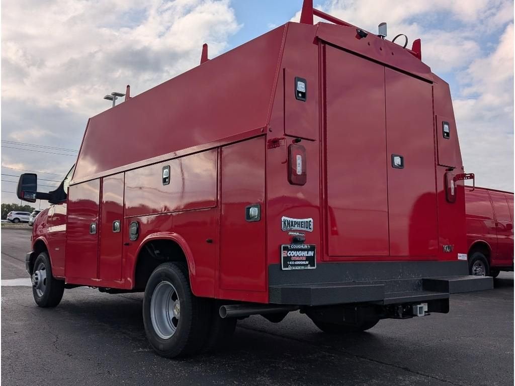 2025 Chevrolet Express Cutaway 3500 1WT