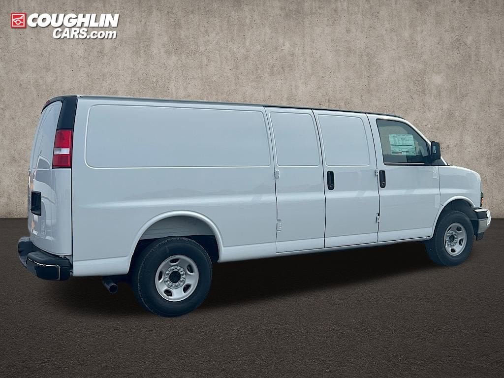2025 Chevrolet Express Cargo 3500 WT
