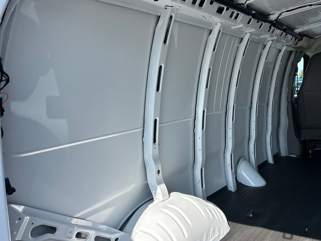2025 Chevrolet Express Cargo 3500 WT
