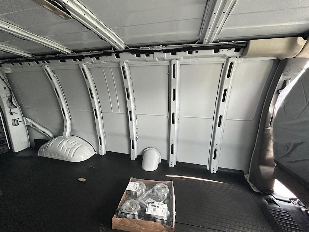 2025 Chevrolet Express Cargo 3500 WT