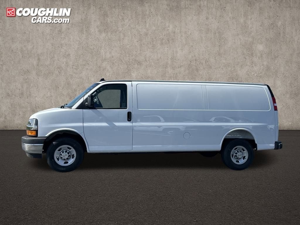 2025 Chevrolet Express Cargo 3500 WT