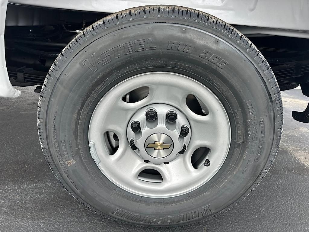 2025 Chevrolet Express Cargo 3500 WT