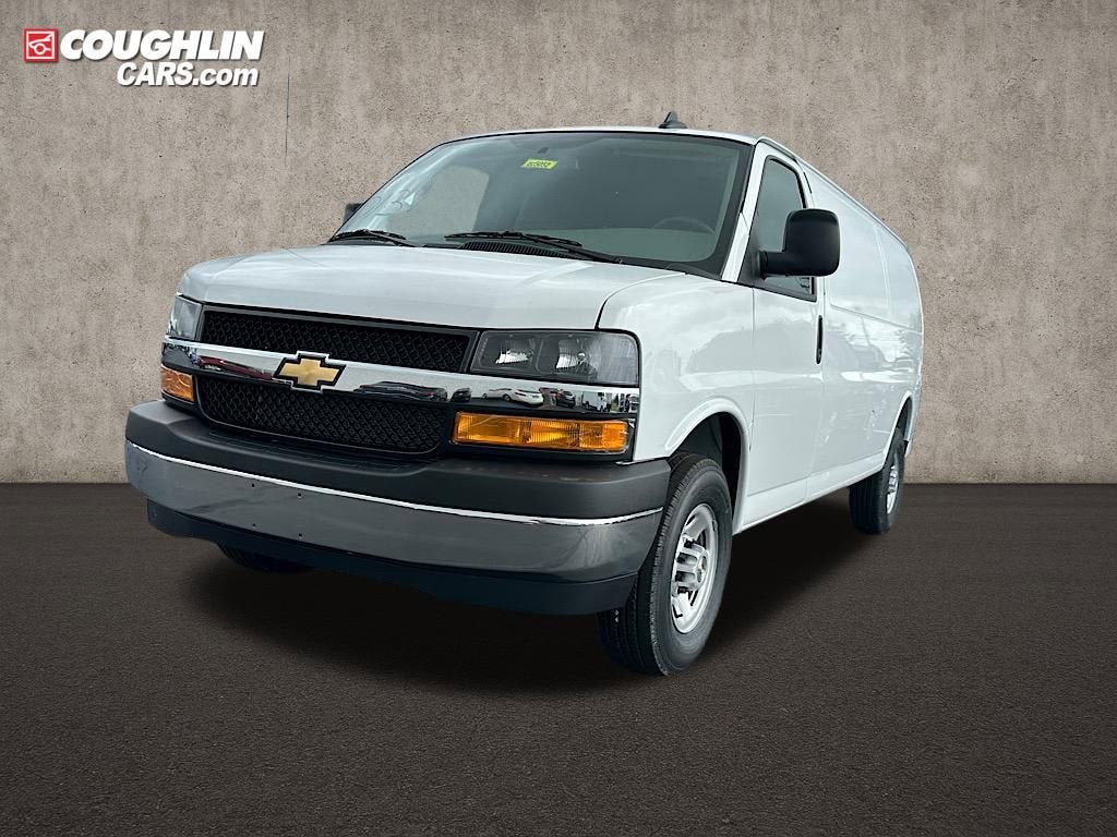 2025 Chevrolet Express Cargo 3500 WT