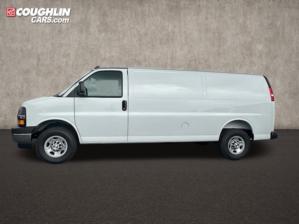 2025 Chevrolet Express Cargo 3500 WT