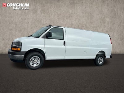 2025 Chevrolet Express Cargo 3500 WT