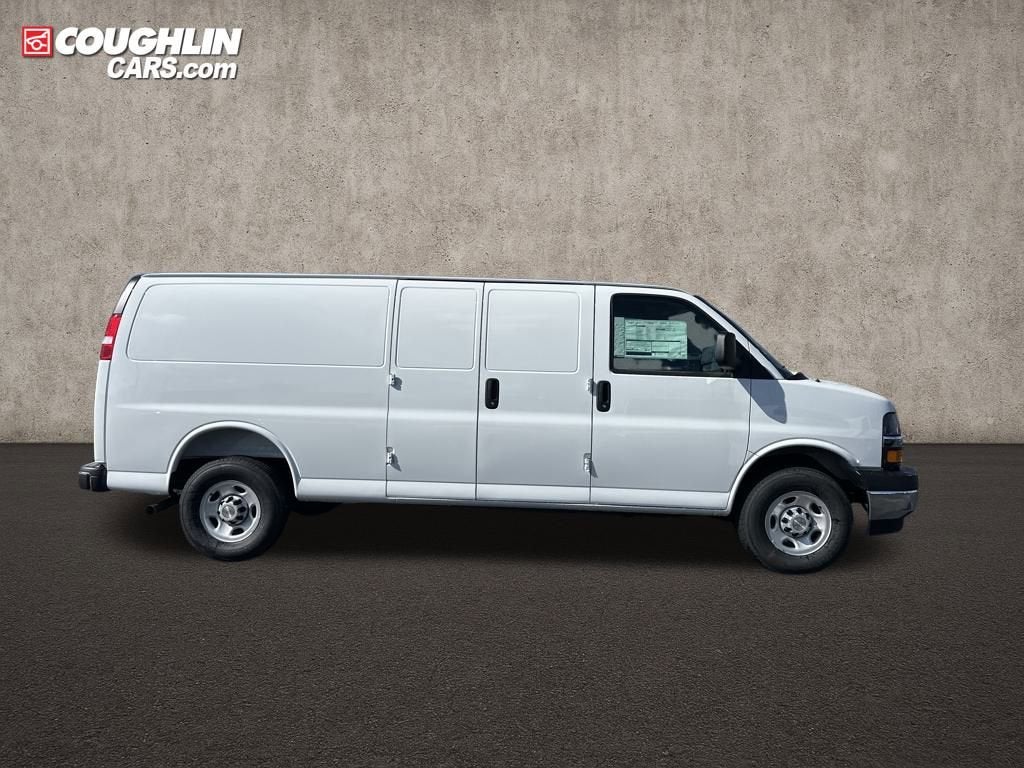 2025 Chevrolet Express Cargo 3500 WT