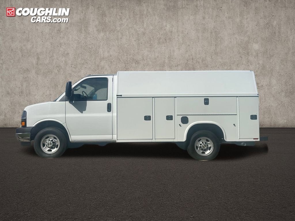 2025 Chevrolet Express Cutaway 3500 1WT