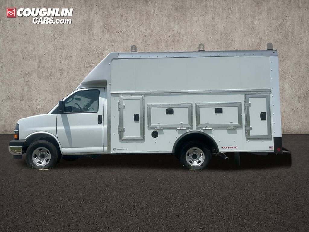 2025 Chevrolet Express Cutaway 3500 1WT