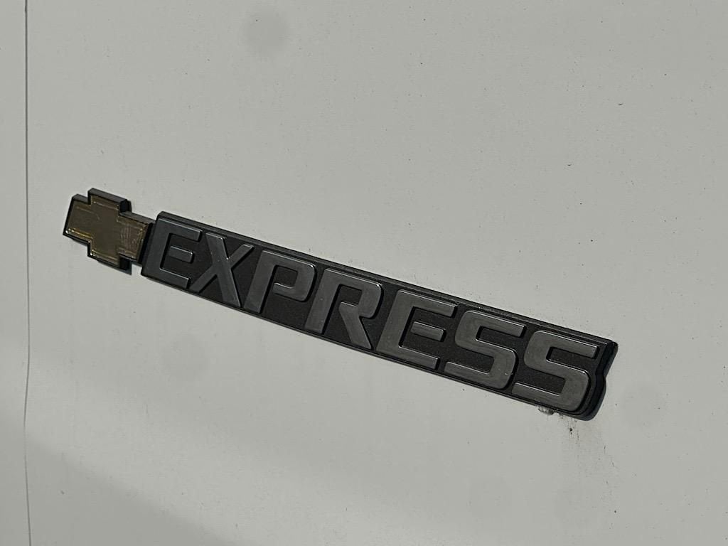 2025 Chevrolet Express Cargo WT