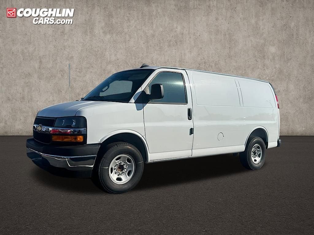 2025 Chevrolet Express Cargo WT