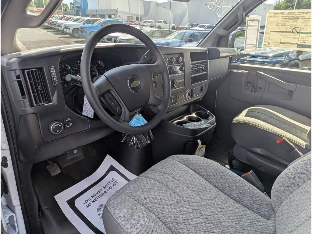 2025 Chevrolet Express Cargo 3500 WT