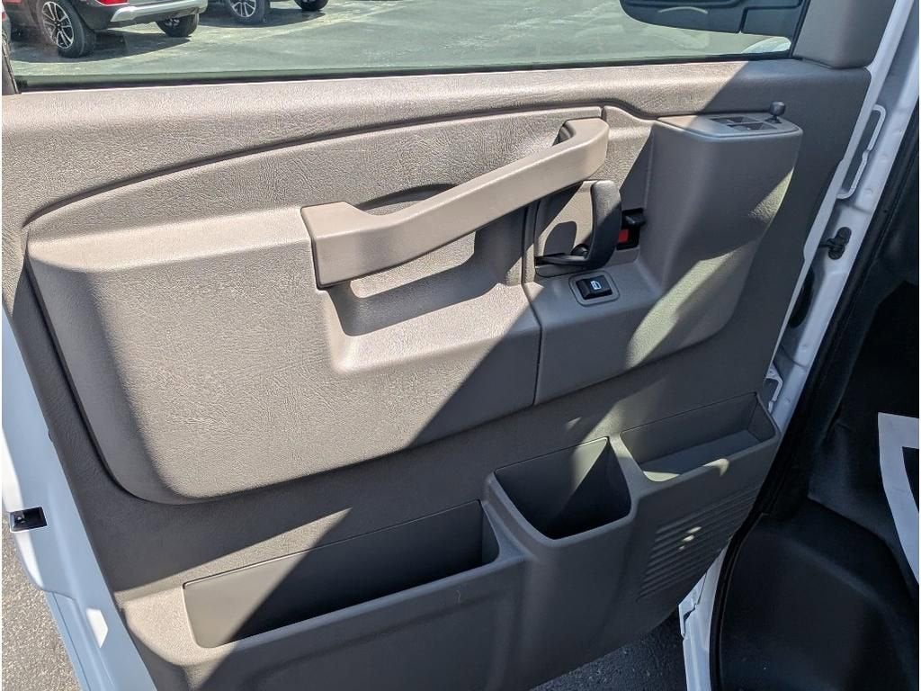 2025 Chevrolet Express Cargo 3500 WT