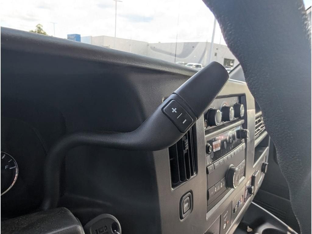2025 Chevrolet Express Cargo 3500 WT