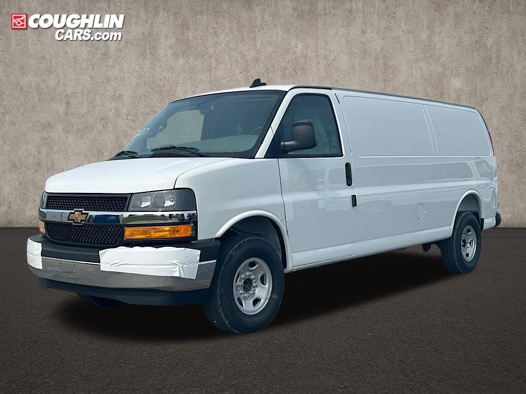 2025 Chevrolet Express Cargo WT