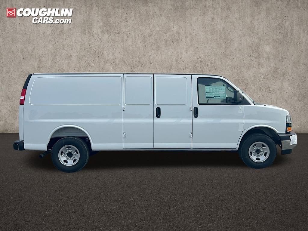 2025 Chevrolet Express Cargo WT