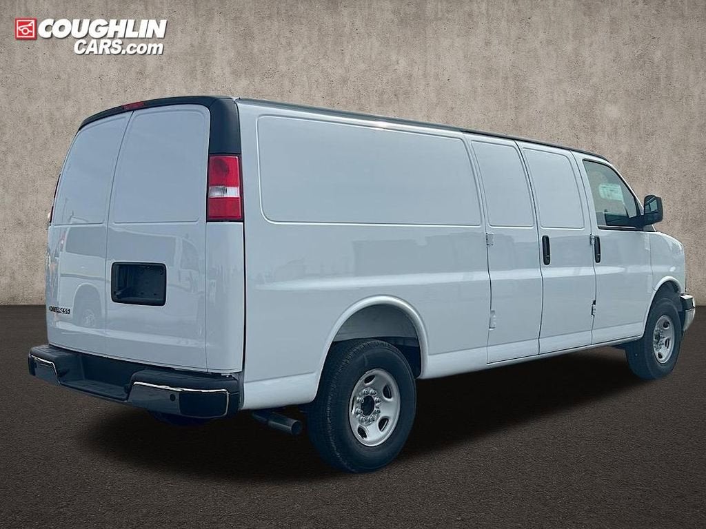 2025 Chevrolet Express Cargo WT