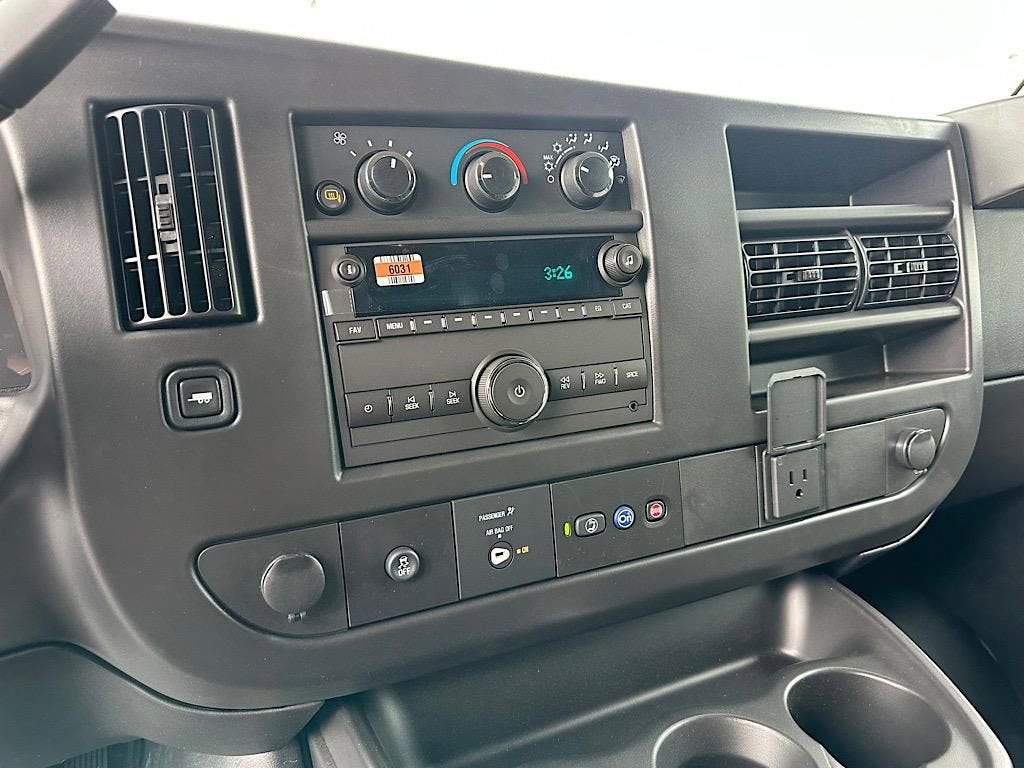 2025 Chevrolet Express Cargo WT