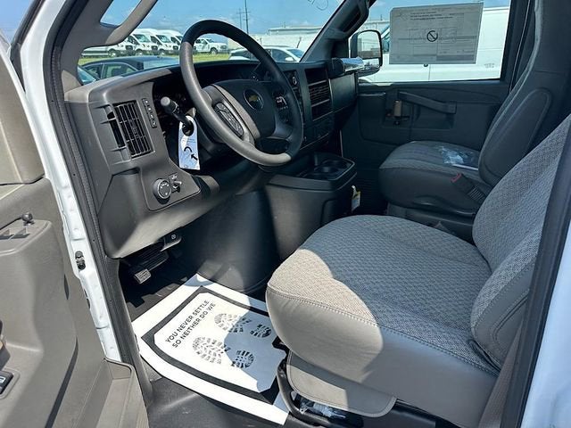 2025 Chevrolet Express Cargo 3500 WT