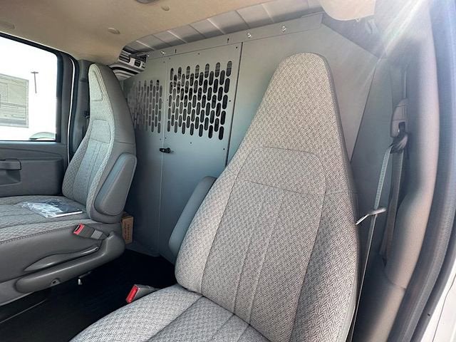 2025 Chevrolet Express Cargo 3500 WT